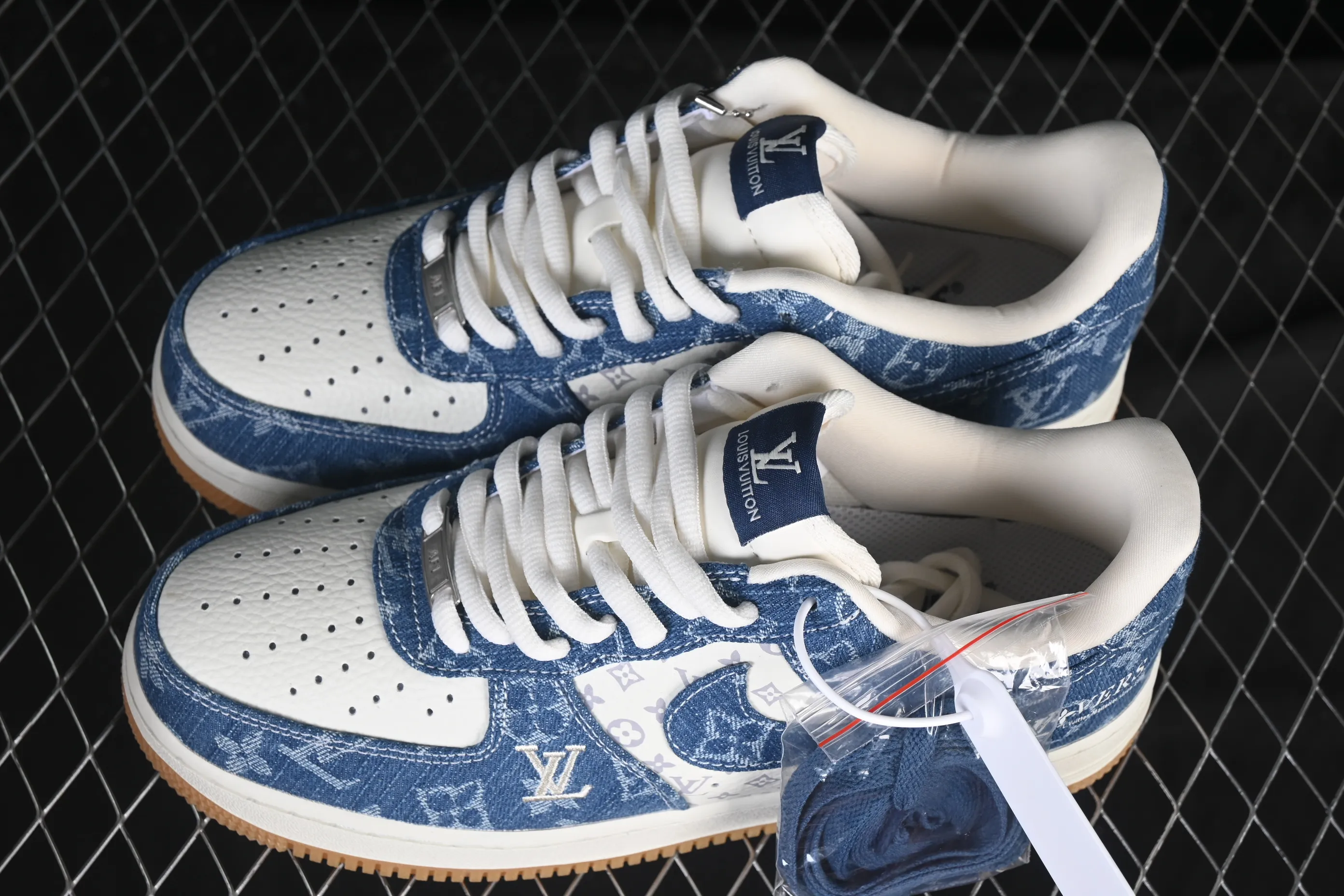 All Categories Nk Air Force 1 Air Force Series Nk Air Force 1 Low Air Force Low Nike Air Force 1'07 Low LV Joint White Navy Air Force One Low Casual Shoes YF9511-813